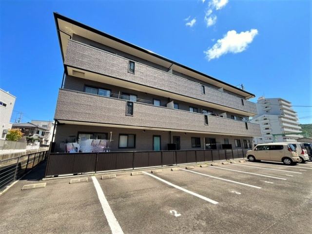 フォブールトロワやくりＡの外観|建物外観