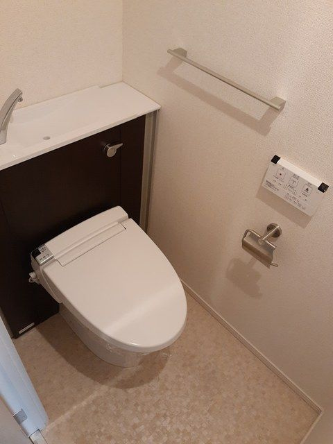 ビブレアンサンブル不動前のトイレ