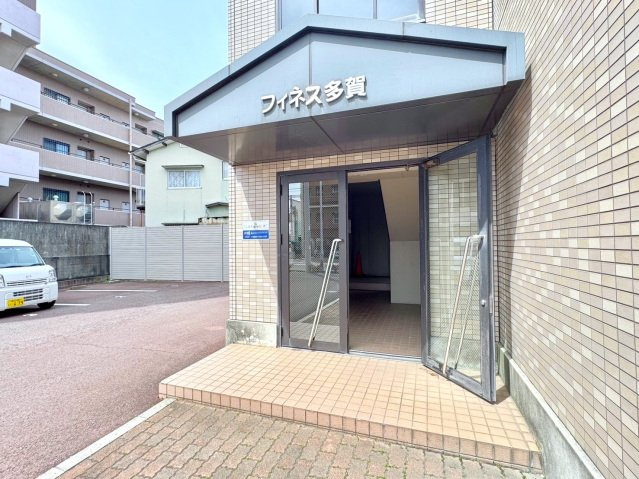 フィネス多賀のエントランス|エントランス
