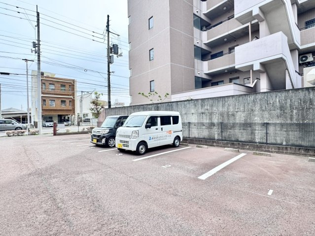 フィネス多賀の駐車場|駐車場
