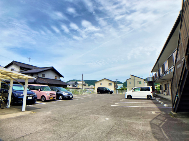フォブール上里の駐車場|駐車場