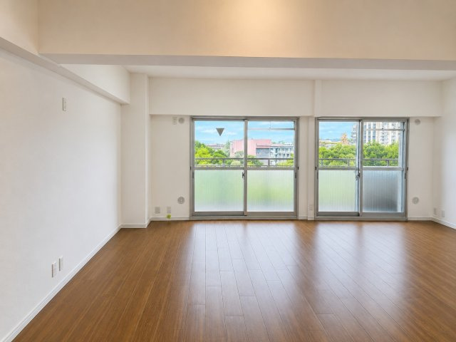 朝日プラザ千里北D棟の居間・リビング