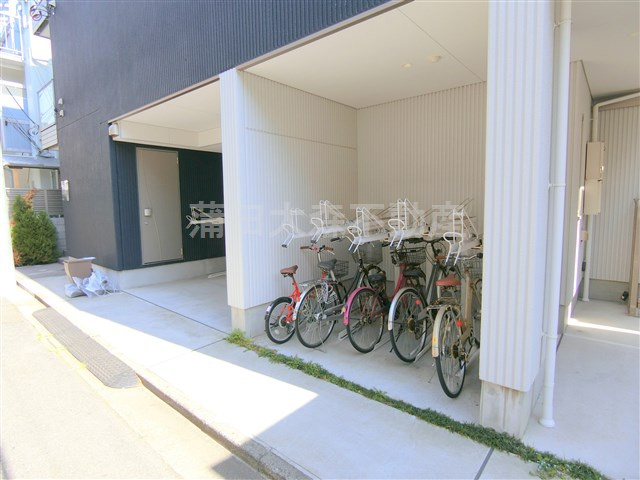エルスタンザ蒲田のその他共用部分|屋根付き駐輪場　月額330円　バイク置き場1台月額6.600円　空き状況はお問合せ下さい。