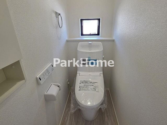 高知市鴨部 -3期2棟1- 新築戸建てのバルコニー|２F:トイレ