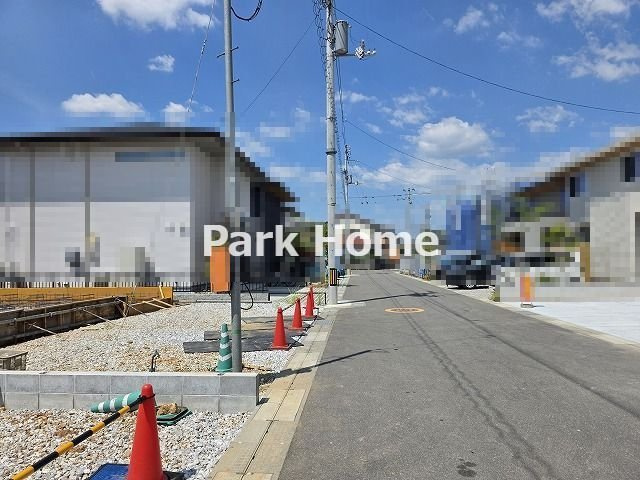 高知市鴨部 -3期2棟1- 新築戸建ての前面道路含む現地写真