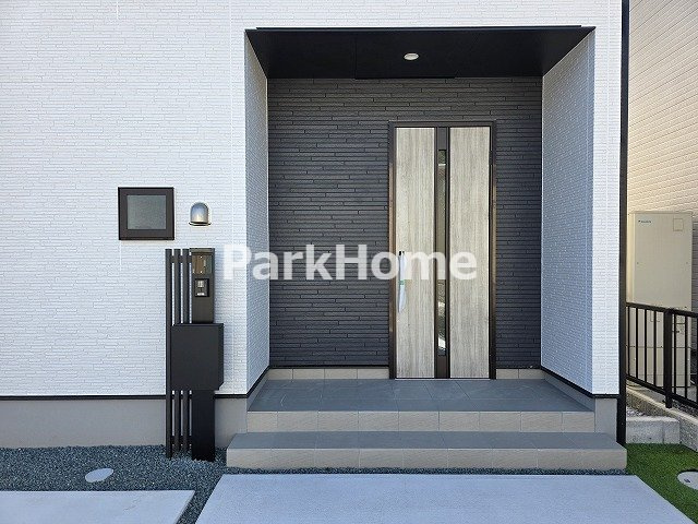 高知市鴨部 -3期2棟1- 新築戸建ての玄関
