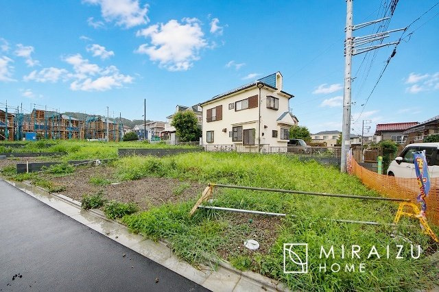 【外観】 | 運転が不安な方も安心な前面道路、きちんと幅員のある道路は女性にも安心です。整備されている道路は気持ちも良いですね♪