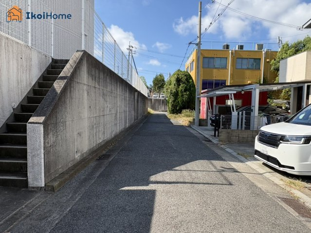 神戸市西区上新地1丁目　中古戸建の前面道路含む現地写真|【ホームページに現地動画掲載中】●年中無休：当日予約可●前面道路は南東側、幅員4.5ｍになります。