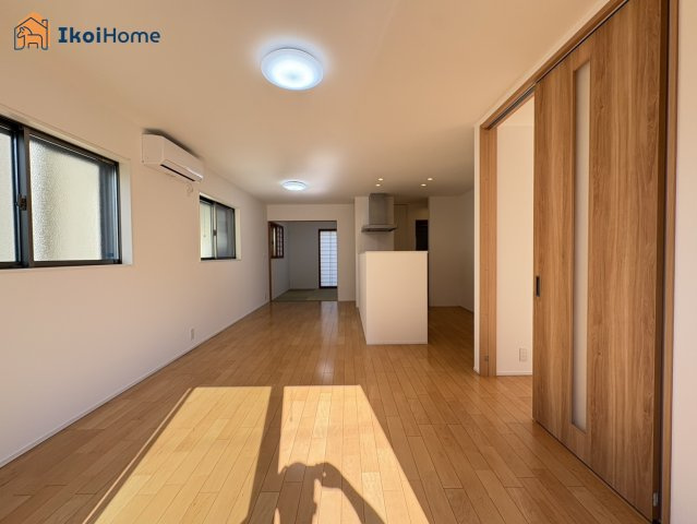 神戸市西区上新地1丁目　中古戸建の居間・リビング|【ホームページに現地動画掲載中】●年中無休：当日予約可●LDK17.7帖ありますので大型家具設置可能