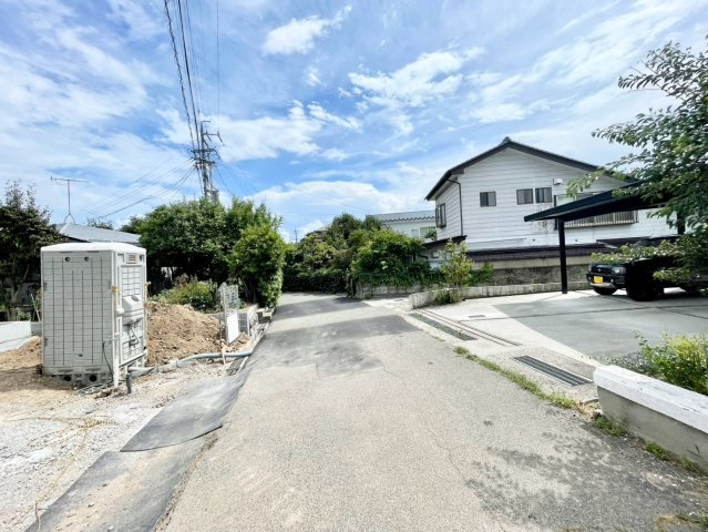 松本市岡田松岡第５の前面道路含む現地写真