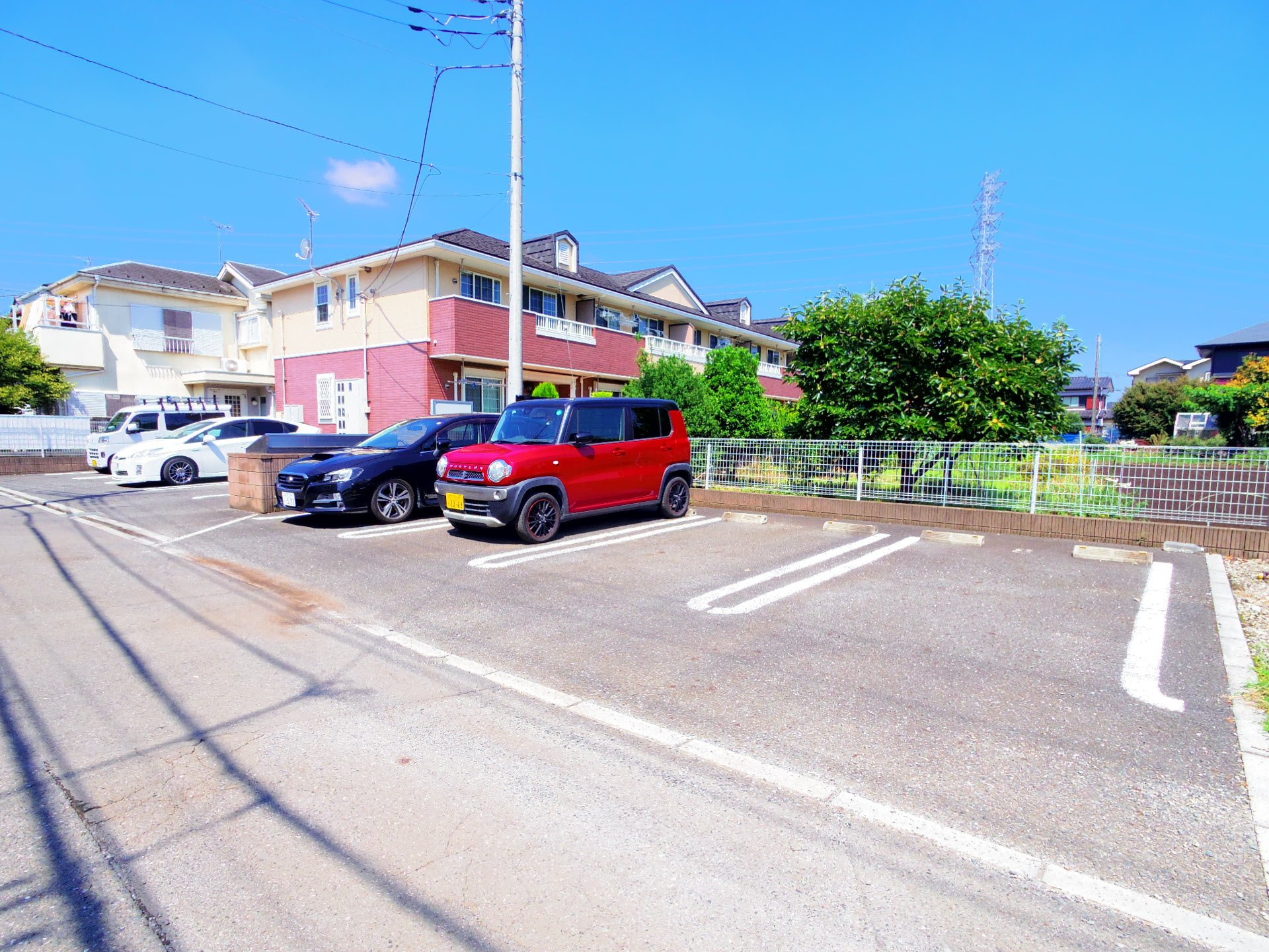 サンライズ テールの駐車場