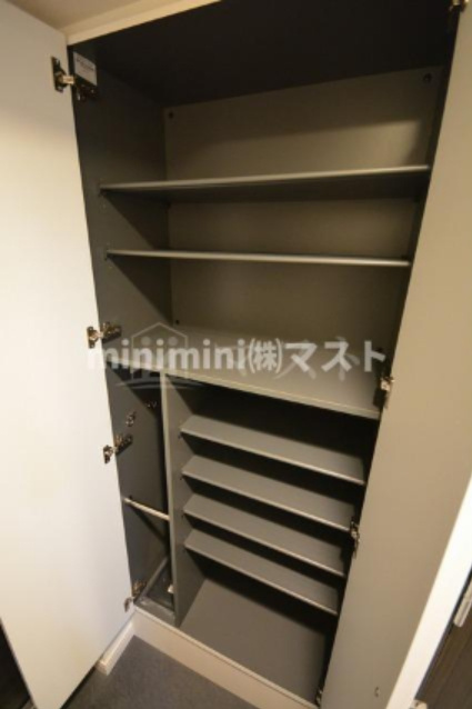 ララプレイス難波ガルテンの収納|別部屋参考写真