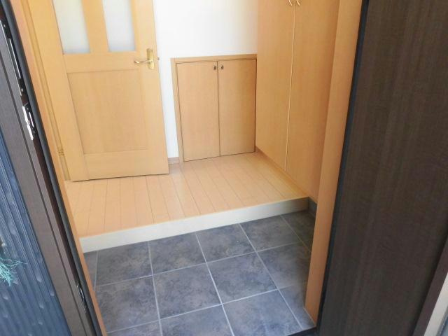 芽室町東7条借家の玄関
