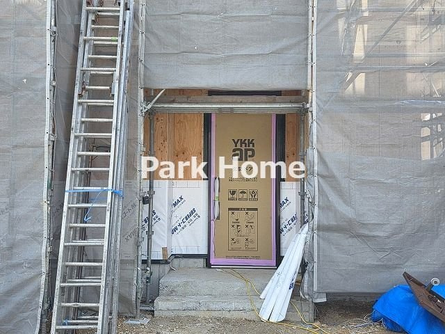 高知市鴨部 -3期2棟2- 新築戸建ての玄関|2026.8月：建築中