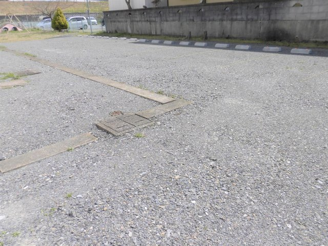 ビレッジハウスごうど2号棟の駐車場