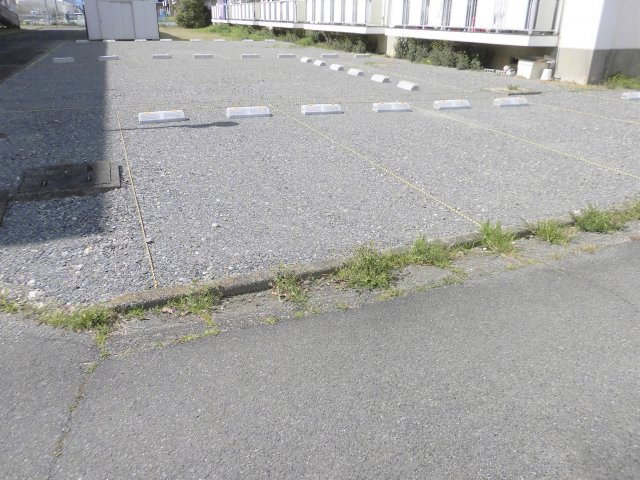 ビレッジハウスごうど2号棟の駐車場