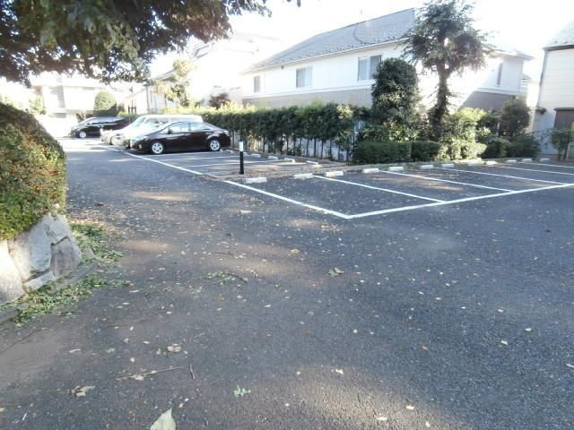 ヴェスティージュの駐車場