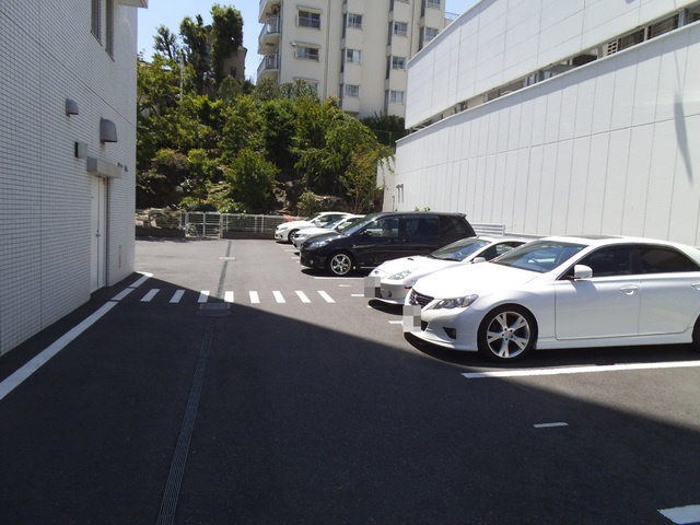 ラポール・エムズの駐車場|駐車場も広々！