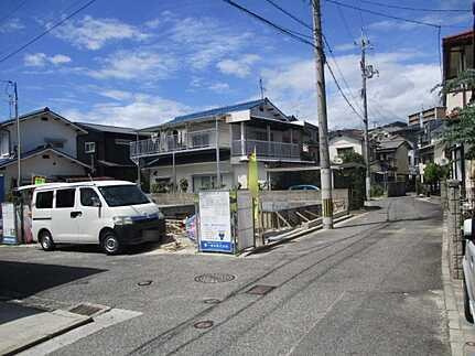 廿日市市佐方２丁目　新築一戸建ての前面道路含む現地写真