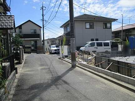 廿日市市佐方２丁目　新築一戸建ての前面道路含む現地写真