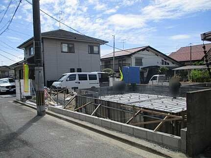 廿日市市佐方２丁目　新築一戸建ての前面道路含む現地写真
