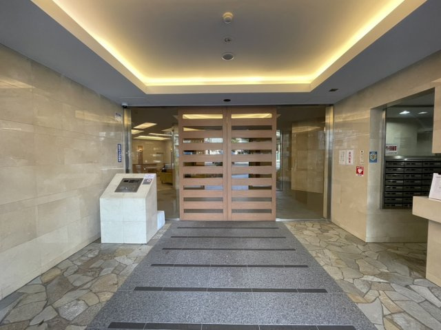 クレストフォルム上野グランステージのエントランス