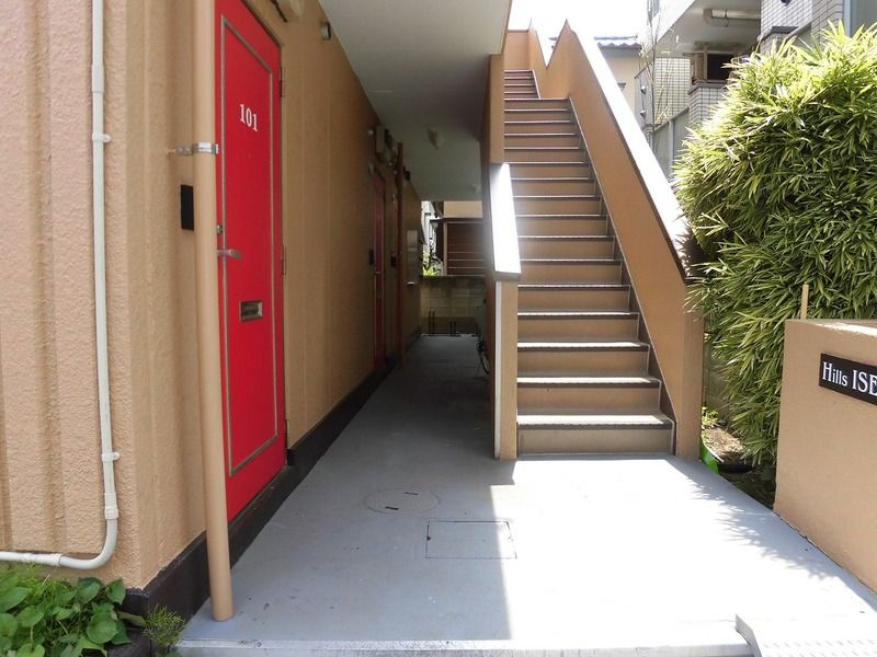 ヒルズ伊勢宿のエントランス