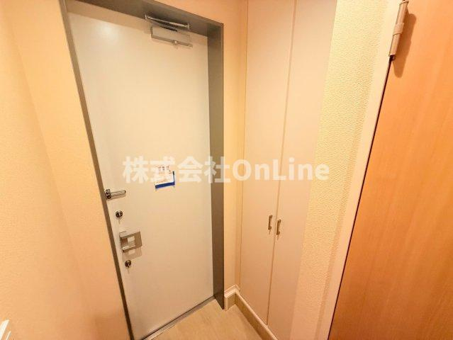 八尾市明美町２丁目の賃貸マンションの玄関