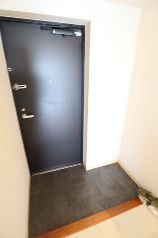 大阪市城東区関目６丁目の賃貸マンションの玄関