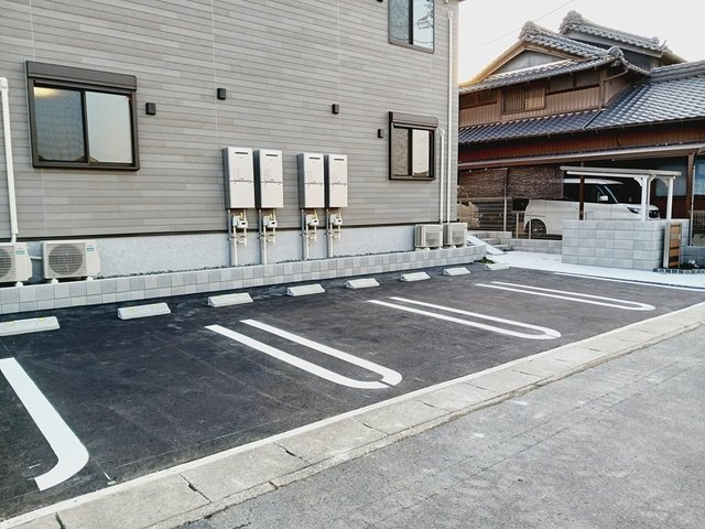 ソレイユ・ルヴァンの駐車場|車をお持ちの方に嬉しい駐車場付きの物件です