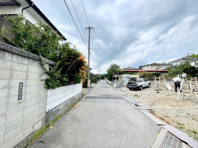 松本市寿台第１の前面道路含む現地写真