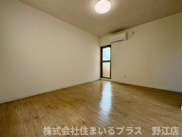 ロイヤルハイツ今市の居間・リビング