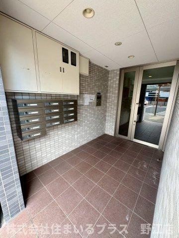 ロイヤルハイツ今市のエントランス