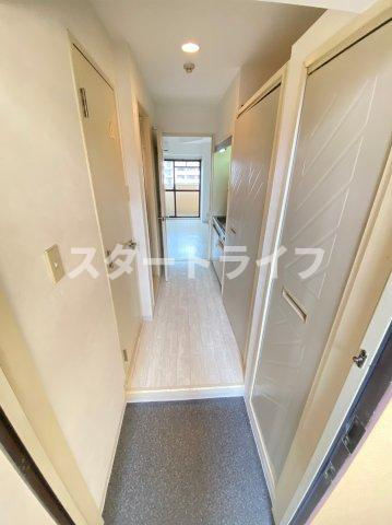 大阪市東淀川区西淡路５丁目の賃貸マンションの玄関