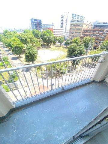 大阪市東淀川区東中島４丁目の賃貸マンションのバルコニー