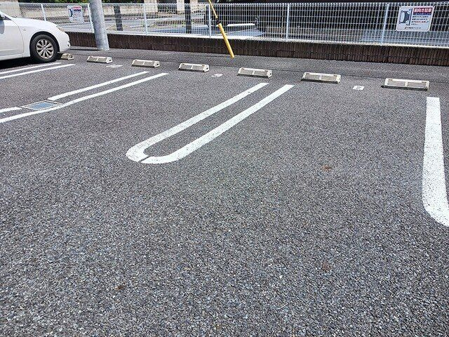 ラフレシールの駐車場