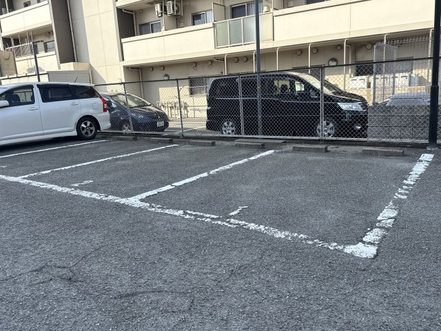 メゾンヒカリの駐車場