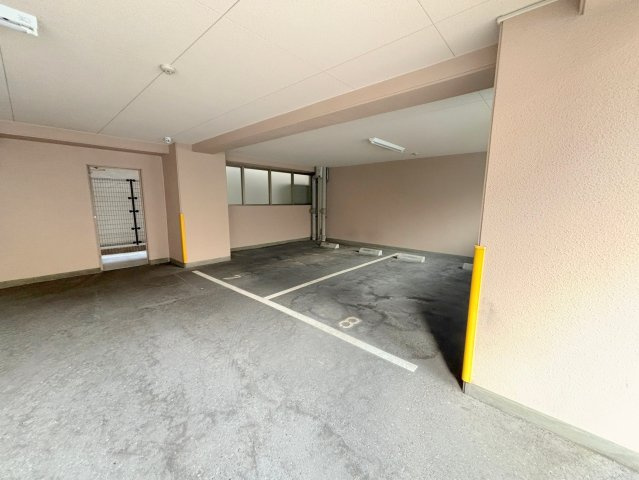 プリムローズの駐車場