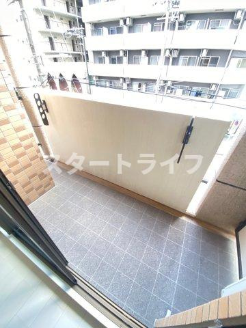大阪市東淀川区西淡路１丁目の賃貸マンションのバルコニー