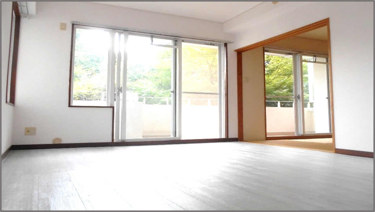 宝塚市雲雀丘２丁目の賃貸マンションの居間・リビング