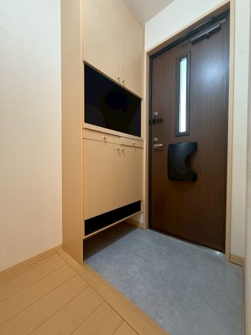 モアエクレールB棟の玄関