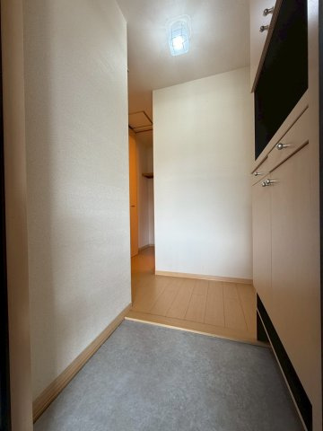 モアエクレールB棟の玄関