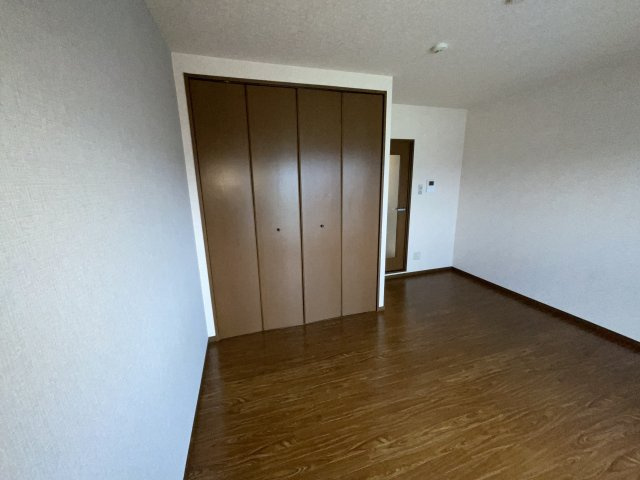 【居間・リビング】 | クレセント西山 | 居室です