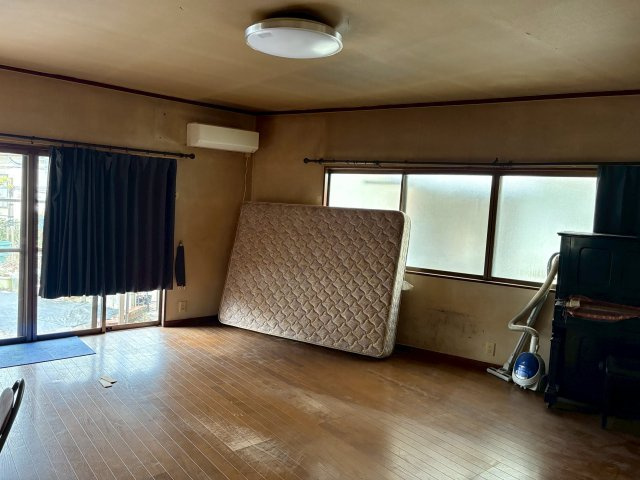 安芸郡府中町清水ケ丘　戸建ての居間・リビング