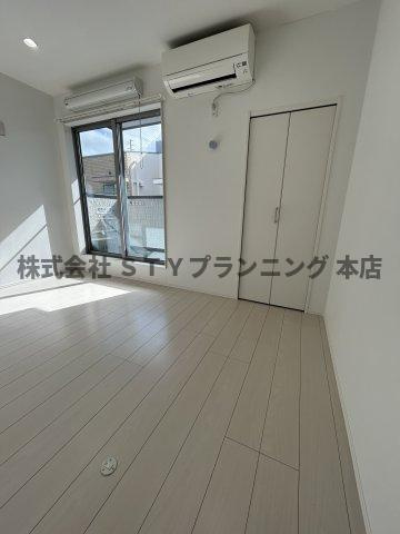 仲介手数料０円！アロウ内浜町の居間・リビング