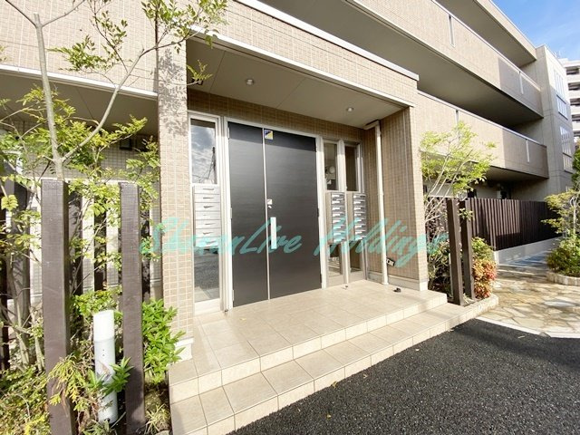 藤沢市辻堂神台２丁目のアパートのエントランス