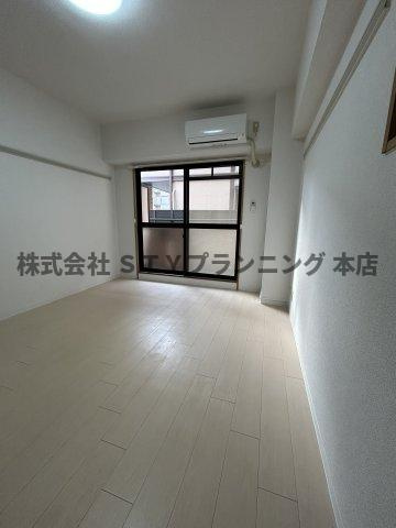 仲介手数料０円！アマ―ブレ今池の居間・リビング