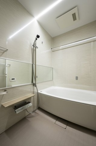 エンクレスト博多EXCEEDの洗面所|明るい洗面所です
