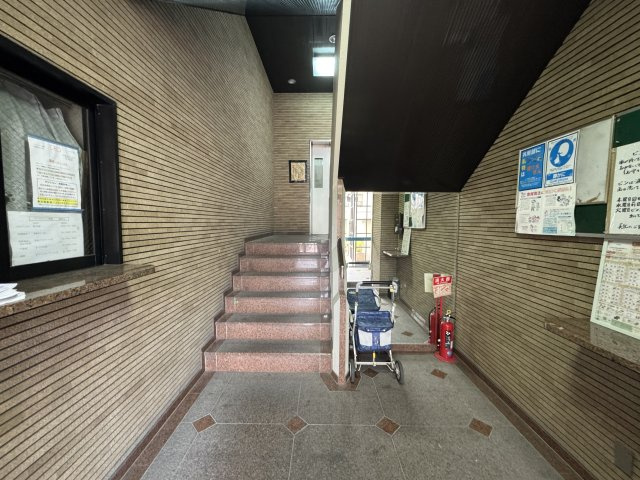 パレロイヤル三番館のエントランス