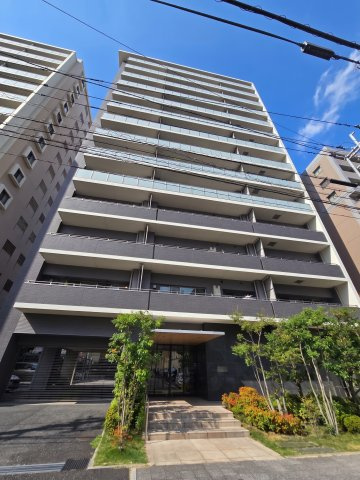 ウェリス大濠公園 Z-Stageの外観|手入れの行き届いた、美しい植栽に囲まれた外観です♪